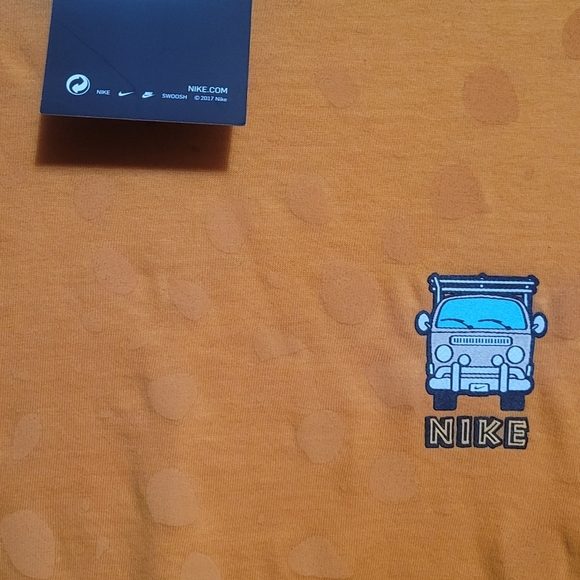 Nike Tee - Picture 2 of 3